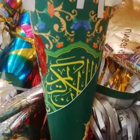 Sebuah peristiwa terjadi di Kota Kendal, Jawa Tengah. Warga langsung geger lantaran ada minimarket jual terompet dari sampul Alquran!