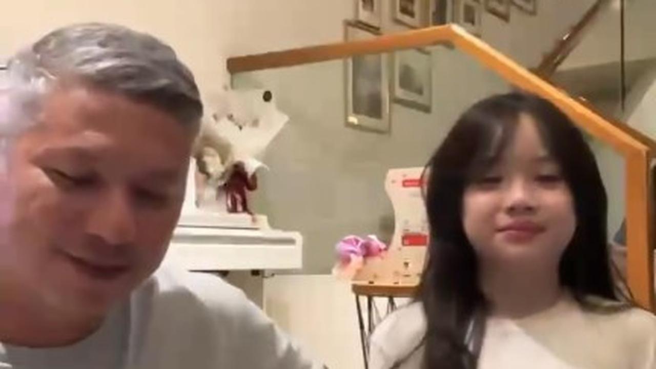 Ngaku Nyesel Nggak Belajar Alat Musik, Ini Momen Manis Gading Marten dan Gempi Cover Lagu 'Baby' Justin Bieber