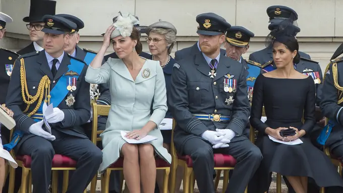 [Bintang] Kate Middleton - Meghan Markle