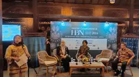 Keunikan Batik Gedog Tuban yang Pernah Dipakai Taeyong NCT, Dipilih Jadi Ikon Hari Batik Nasional 2024.&nbsp; (Liputan6.com/Henry)