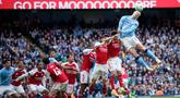 Erling Haaland menjadi kunci kemenangan Manchester City saat menjamu Arsenal dalam laga lanjutan Liga Inggris 2025/2026 di Etihad Stadium, Manchester, Inggris, Minggu (19/04/2026) waktu setempat. (AP Photo/Dave Thompson)