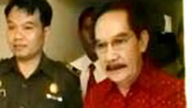 Pengadilan Tinggi DKI Jakarta, Kamis (17/6), menguatkan putusan PN Jakarta Selatan terkait kasus pembunuhan dengan terdakwa Antasari Azhar. Mantan Ketua Komisi Pemberantasan Korupsi itu tetap divonis 18 tahun penjara.