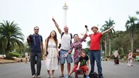 Enam traveller/social media influencer asal Turki menjelajahi keragaman wisata serta kebudayaan Tanah Air. (Dokumentasi KBRI Ankara)