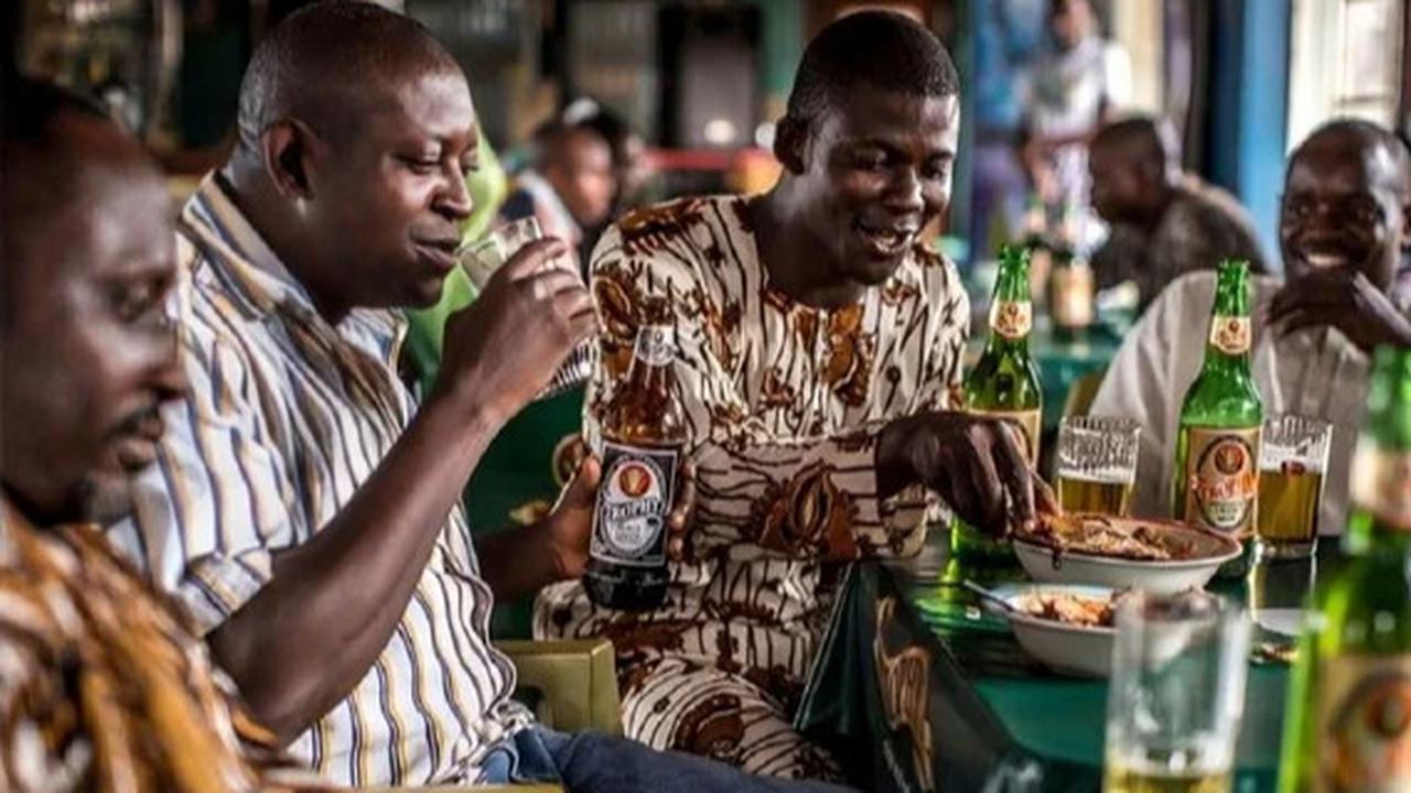 Asosiasi Pemabuk Ghana Protes Harga Alkohol yang Tinggi, Alasannya Mereka Jadi Sulit Bersantai