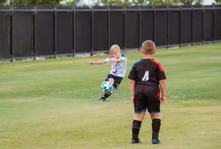 Ilustrasi anak disabilitas bermain bola. Photo by NeONBRAND on Unsplash
