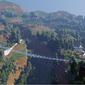 Kementerian PUPR tengah membangun Jembatan Kaca Seruni Point di KSPN Bromo-Tengger-Semeru, Jawa Timur. Ini merupakan jembatan gantung kaca pertama di Indonesia. (Dok Kementerian PUPR)