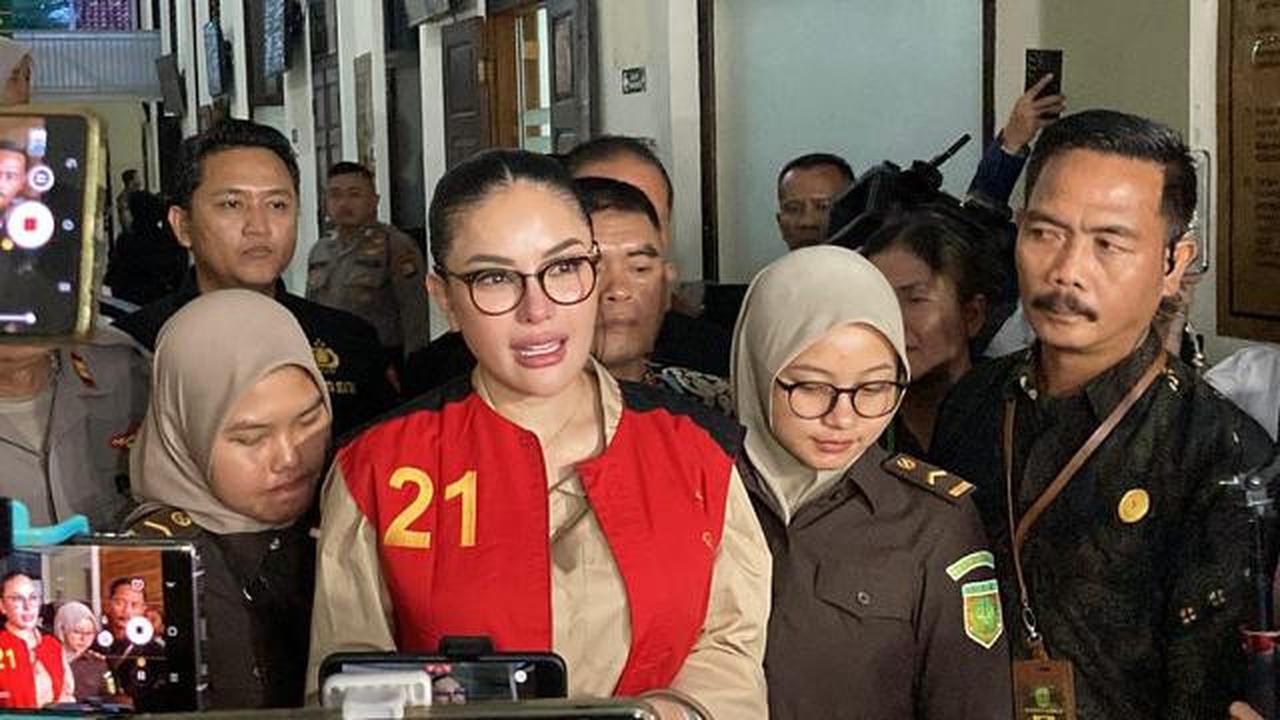 Nikita Mirzani Nangis Usai Bacakan Duplik, Berharap Hakim Bijaksana Dalam Sidang Putusan