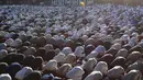 Sebelumnya, Pimpinan Pusat Muhammadiyah menetapkan 1 Syawal 1447 Hijriah atau Lebaran 2026 jatuh pada Jumat 20 Maret 2026. Tampak dalam foto, ribuan umat muslim Muhammadiyah melakukan salat Idul Fitri 1447 Hijriah di Lapangan Sempur, Kota Bogor, Jawa Barat, Jumat (20/3/2026).(merdeka.com/Arie Basuki)