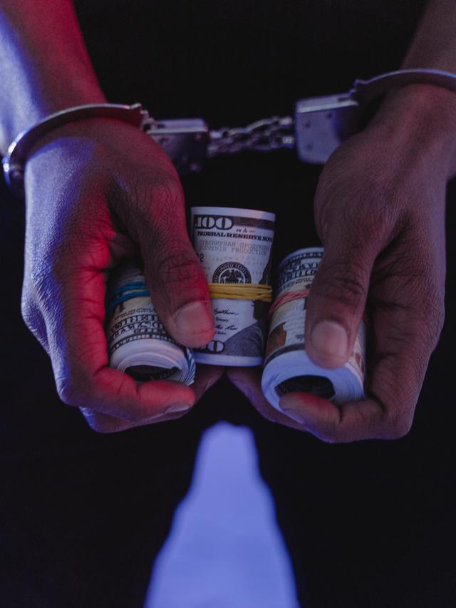 Kekecewaan perampok saat melakukan aksi kriminalnya.