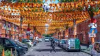 Jalanan di Den Haag, Belanda disulap menjadi lautan oranye jelang Piala Dunia 2026. (AP Photo/Patrick Post)