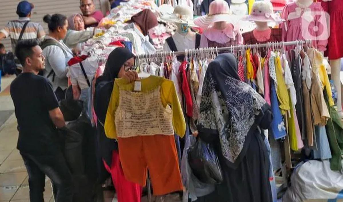 "Transaksi kita kan besar jadi lebih nyaman bayar cash atau transfer. Pakai QRIS uang tidak langsung kita terima, tunggu satu hari, jadi kurang nyaman saja,"