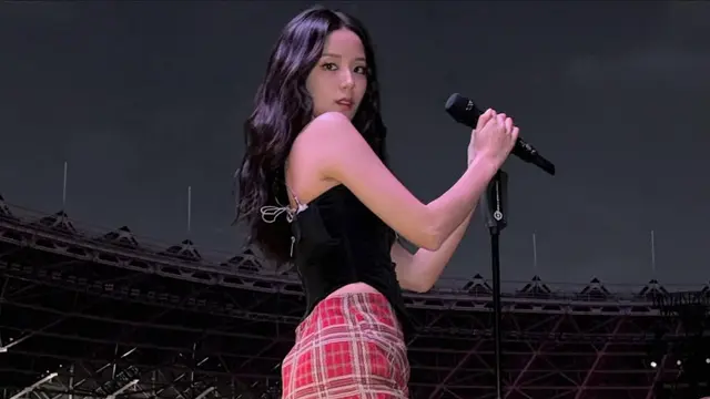 Tulis Pesan Menyentuh Usai Konser di Jakarta, Jisoo BLACKPINK Tampil Memukau dengan Gaya Edgy nan Feminin