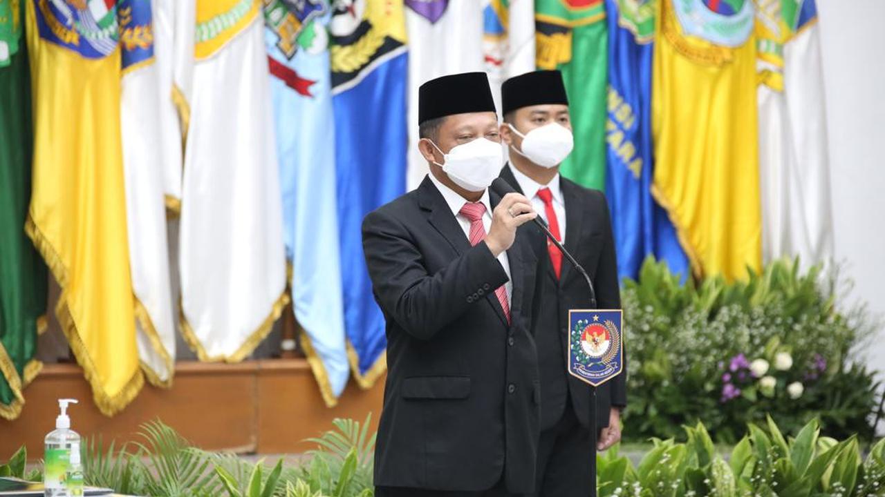 Mendagri Tito Karnavian melantik lima penjabat atau Pj Gubernur untuk lima provinsi yang kepala daerahnya sudah habis masa jabatannya pada pertengahan Mei 2022.