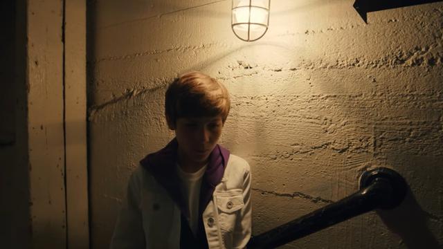 Jacon Tremblay dalam video klip "Lonely", sebagai Justin Bieber remaja. (tangkapan layar YouTube/ Justin Bieber)