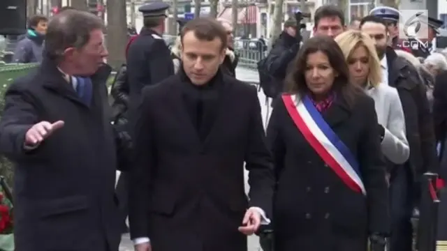 Presiden Emmanuel Macron bersama wali kota Paris, Anne Hidalgo Macron Peringati 3 tahun insiden penembakan Charlie Hebdo