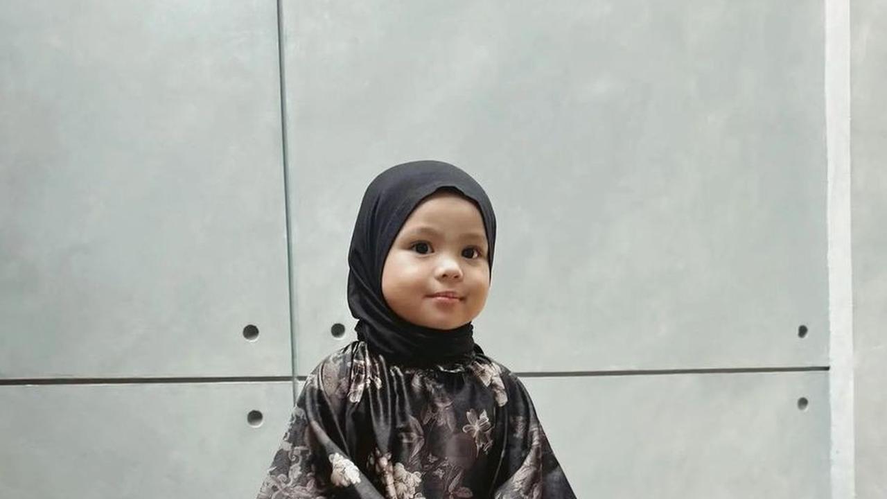 Cantik Menggemaskan, Potret Terbaru Ameena Berhijab Bikin Pangling