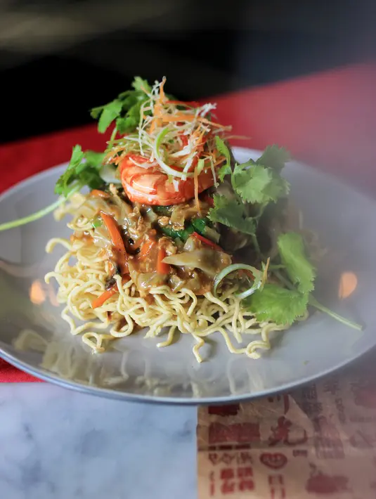 <p>Promo Makanan dengan tema &ldquo;Notes From The Street&rdquo; dengan mengadopsi konsep pujasera. Beragam hidangan seru ditawarkan oleh Double Chin Restaurant &amp; BAR dengan konsep a la carte. / Foto: ARTOTEL Group.</p>