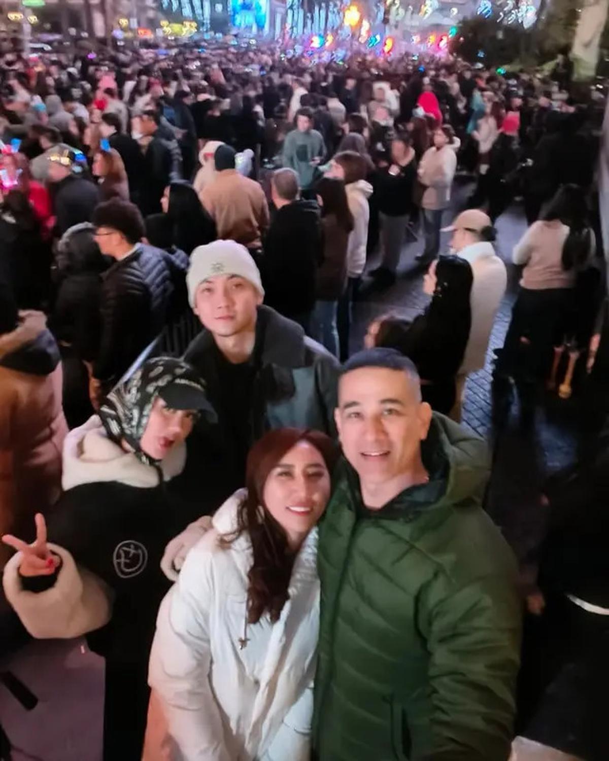 6 Potret Agnez Mo Rayakan Tahun Baru di Las Vegas, Reuni Bareng Okan Kornelius