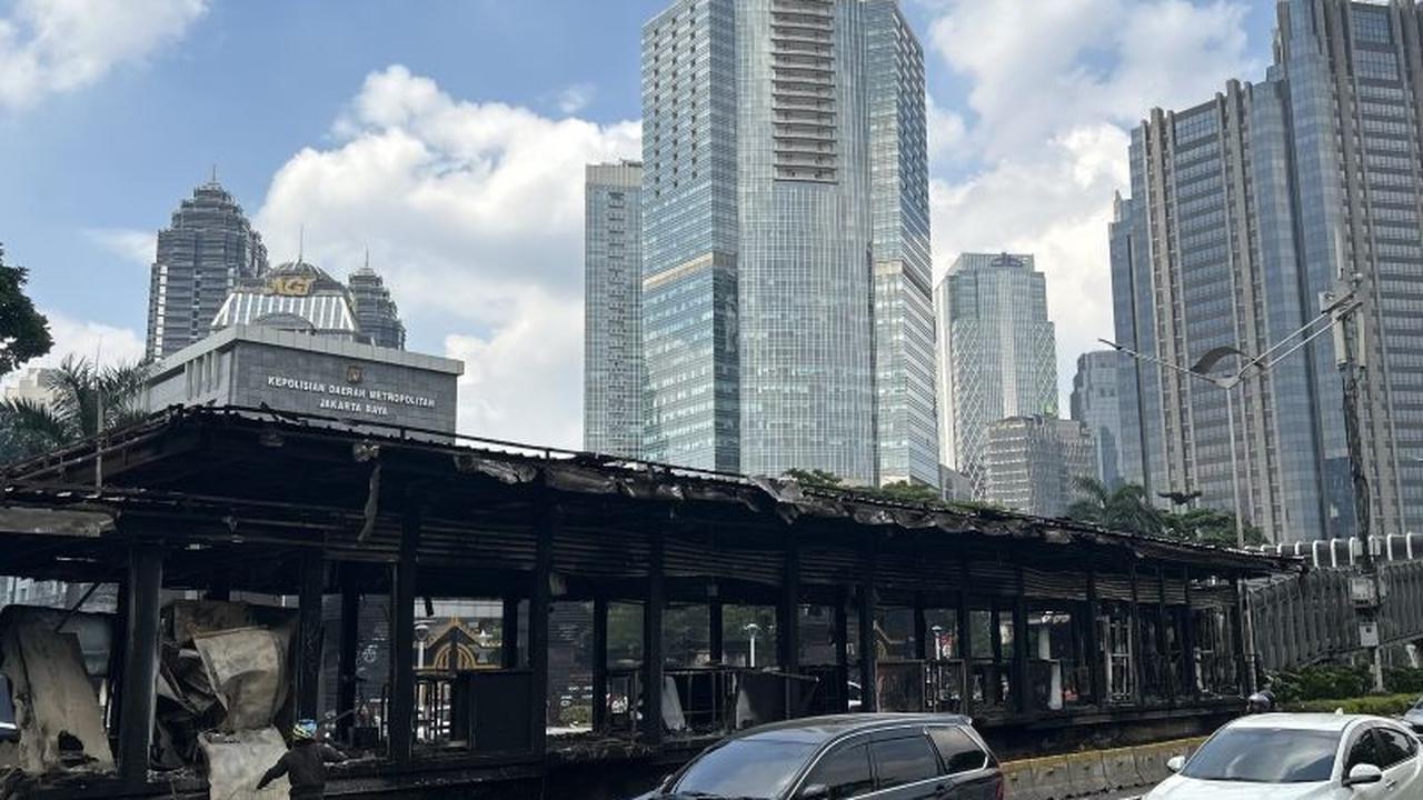 7 Halte Transjakarta Terbakar, Termasuk Halte Polda Metro Jaya, Layanan Transjakarta Lumpuh Total