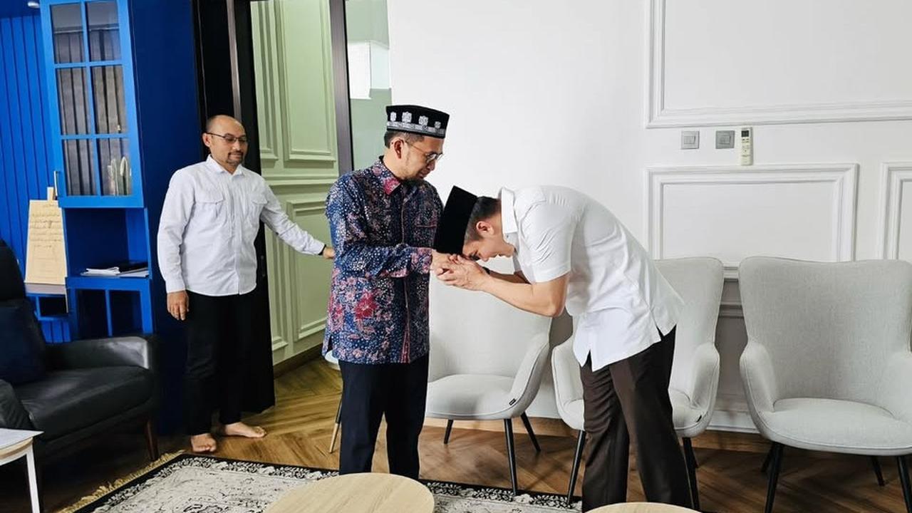 Pertemuan Mencerahkan dengan Ustaz Adi Hidayat di Bulan Ramadan, Letkol Teddy Kaget Dapat Hadiah Spesial