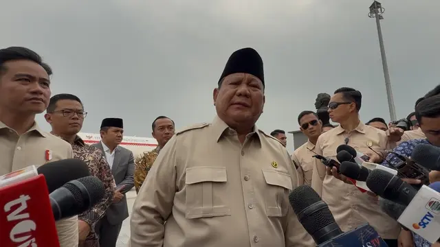 Presiden Prabowo Subianto di Pangkalan TNI AU Halim Perdanakusuma Jakarta Timur, Rabu (16/7/2025) (Liputan6.com/Lizsa Egeham)