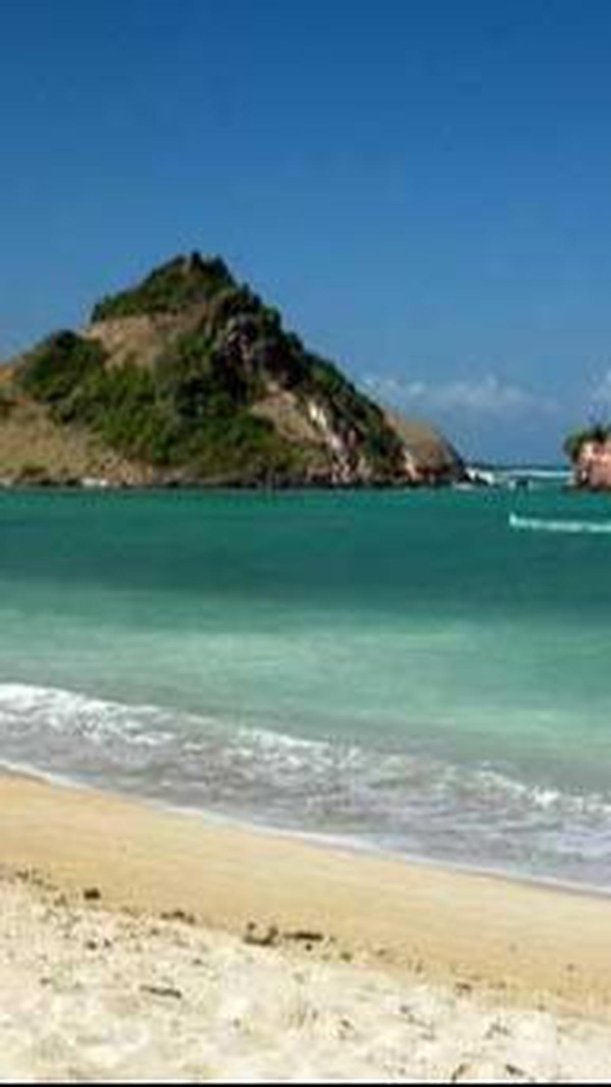 <b>5. Pantai Kuta Lombok</b>
