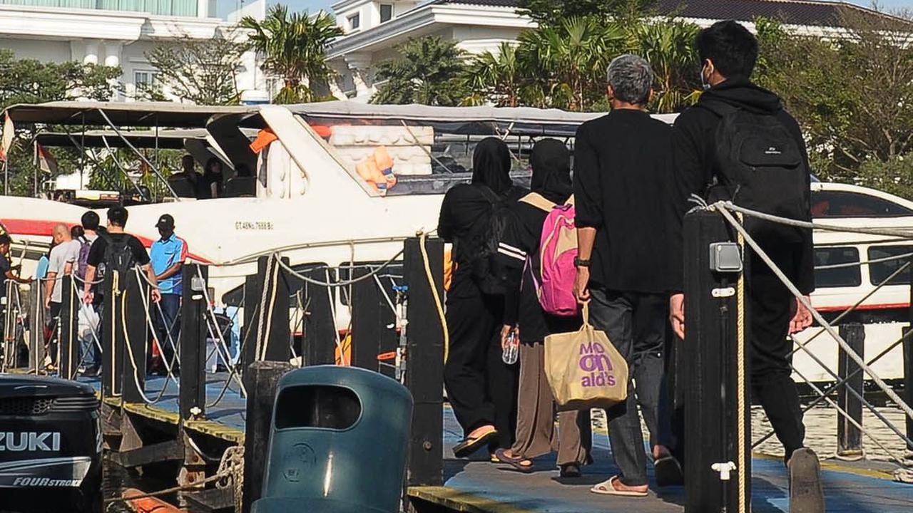 FOTO: Libur Panjang Imlek 2024, Wisatawan Serbu Kepulauan Seribu
