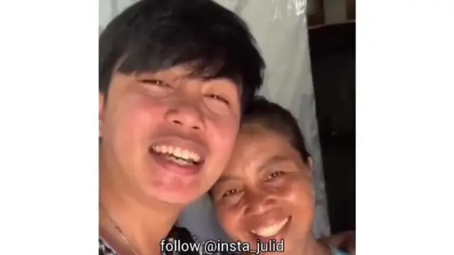 Kisah Haru Seorang Pemuda yang Menempuh Perjalanan Berjam-jam demi Memberi Kado untuk Ibunya