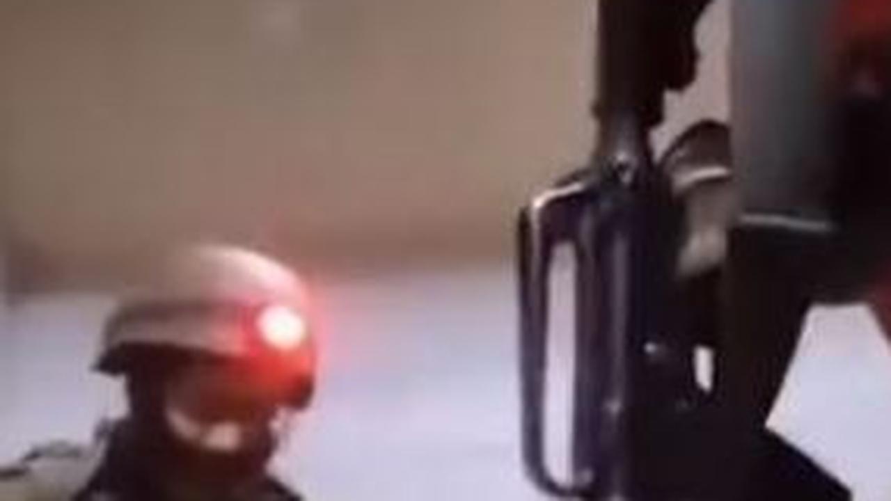 Pria Palestina Diserbu Tentara Israel Saat Siaran Langsung TikTok, Dipukul Pakai Linggis di Depan Anak-Anaknya