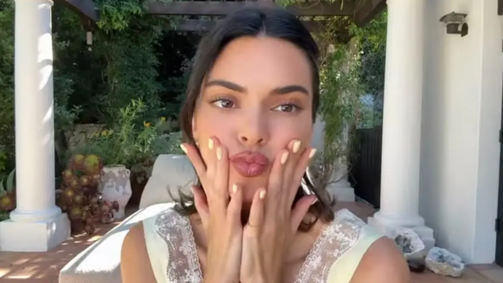 Tampilan Kendall Jenner Jadi Inspirasi Makeup Elegan. (Foto/Dok: @kendalljenner Instagram)