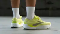 6 Sepatu untuk Jalan Kaki 20 Ribu Langkah, Bantalan Nyaman untuk Aktivitas Seharian