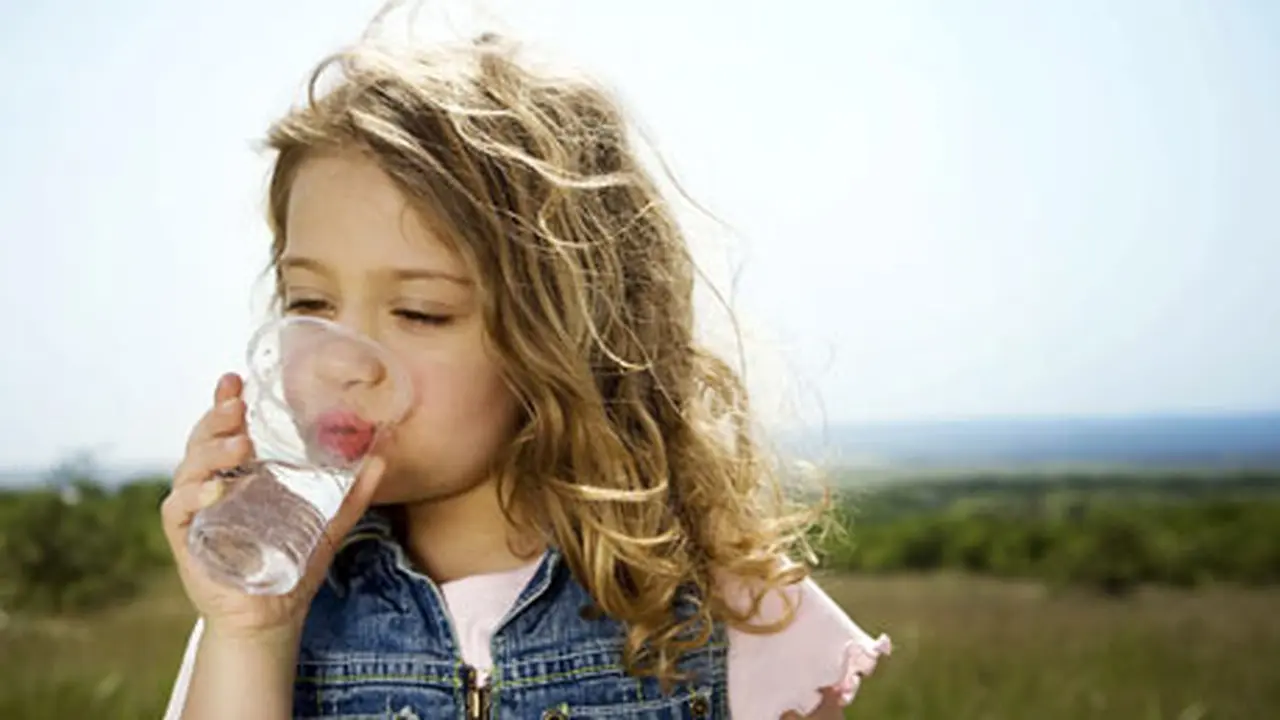 Anak Indonesia Masih Kurang Minum Air Putih