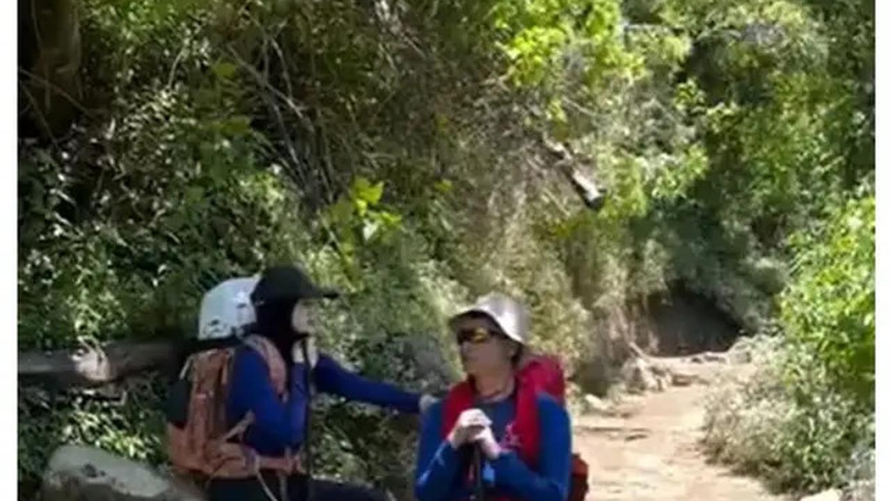 6 Potret Henny Rahman dan Alvin Faiz Mendaki Gunung Merbabu, Jadi Hobi Baru