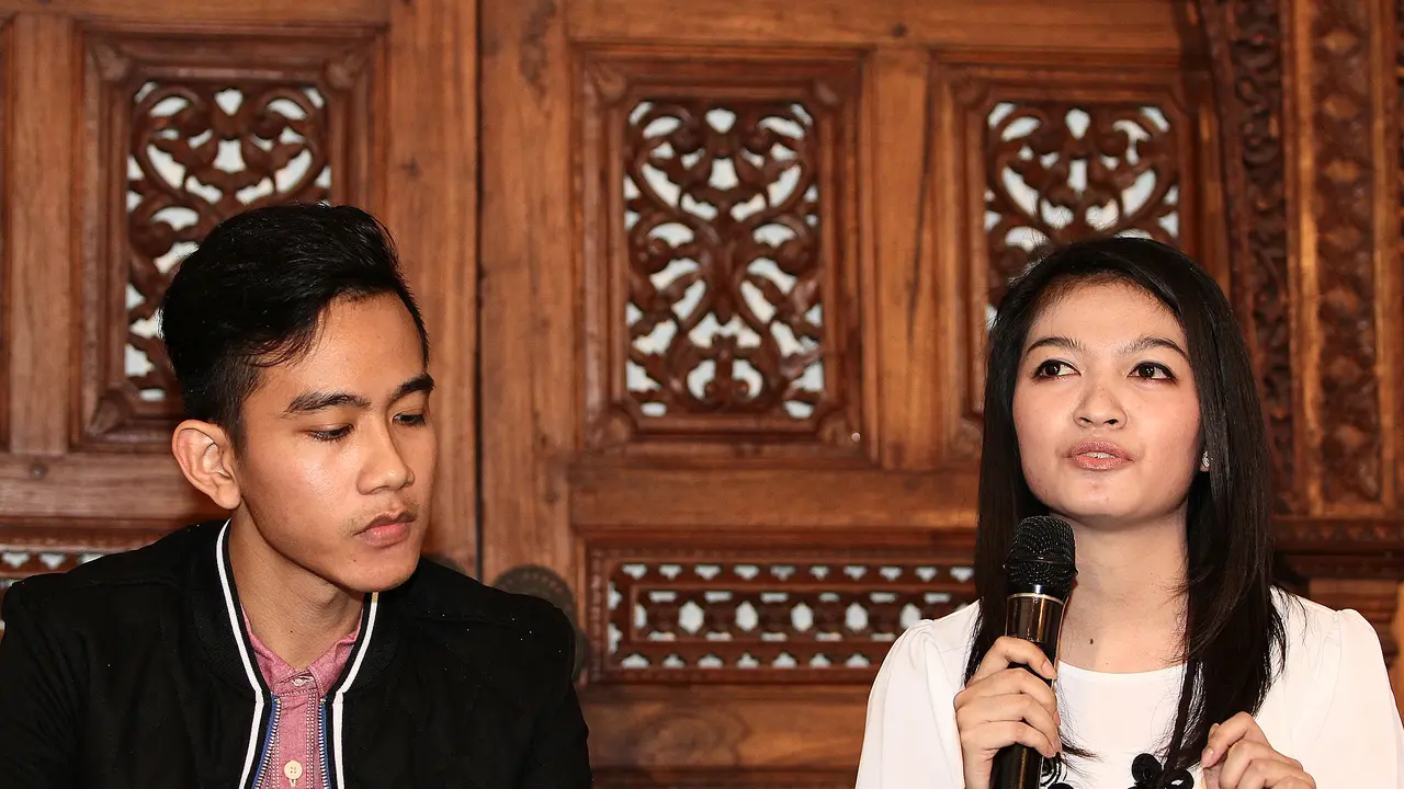 jumpa  pers pernikahan gibran dan selvi