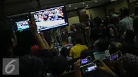 Rekaman CCTV Mirna Salihin Sedot Kopi hingga Tak Sadarkan Diri