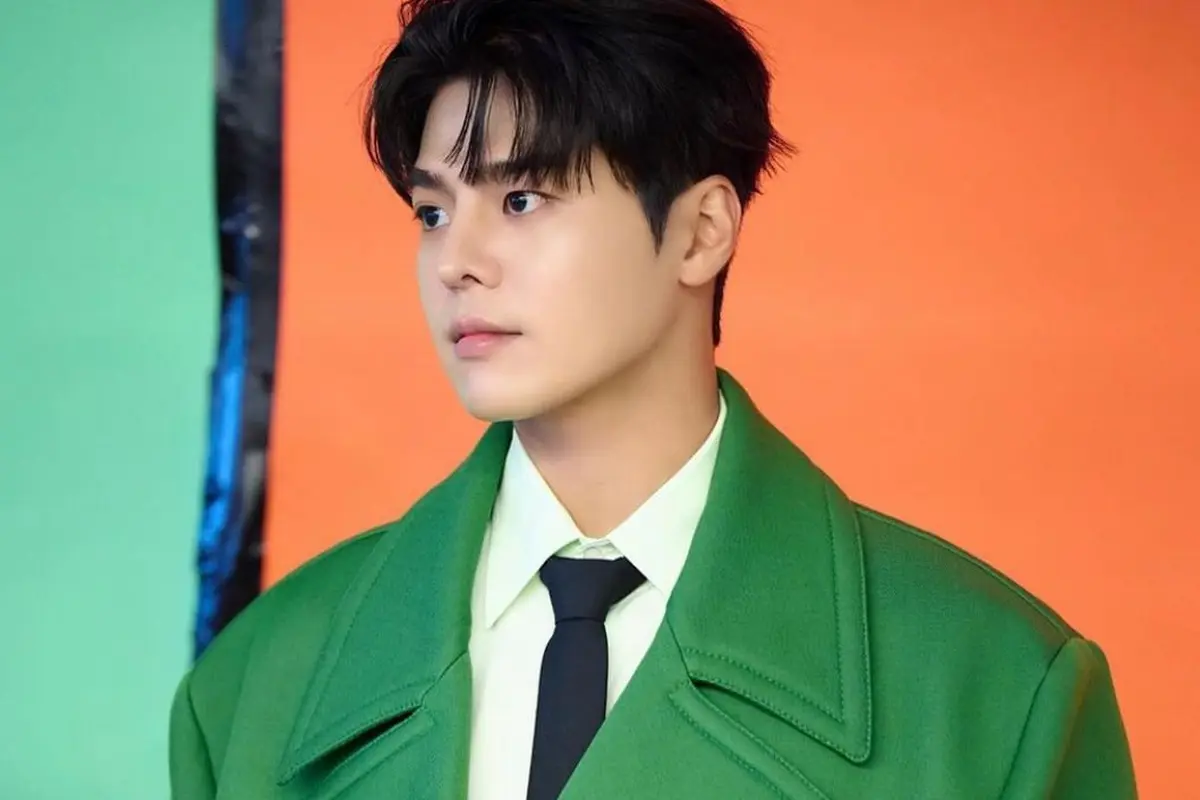 Ryeoun, aktor Korea Selatan yang berperan di Twinkling Watermelon