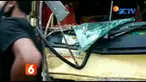 Dua truk muatan tebu bertabrakan adu banteng, diduga penyebab kecelakaan setir salah satu truk lepas. Proses evakuasi sempat terkendala, hingga polisi dan warga bisa mengeluarkan sopir dari ruang kemudi sekitar 1 jam. Tabrakan terjadi di Kecamatan Ke...