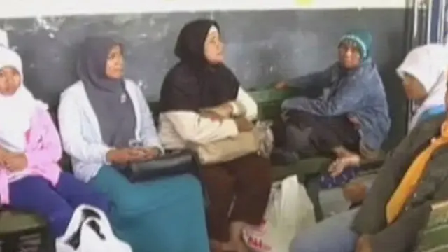 [VIDEO] Rel Kereta Amblas, Ratusan Penumpang Numpuk di Stasiun
