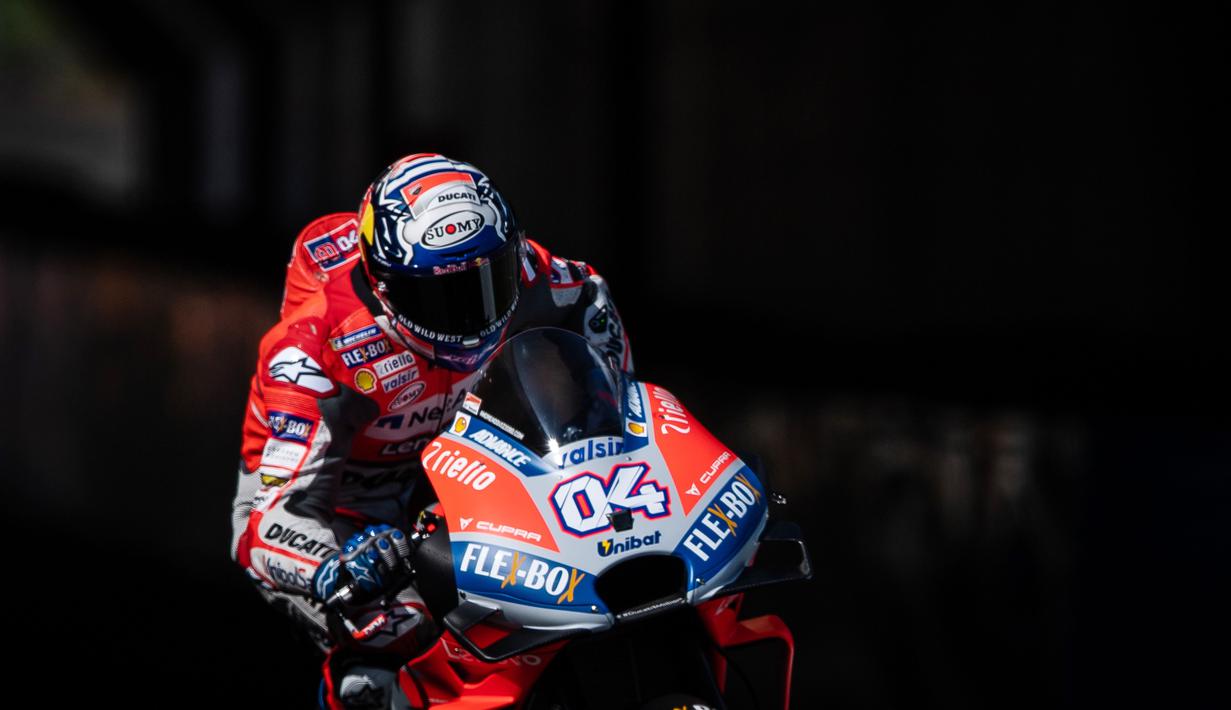 Pebalap Ducati, Andrea Dovizioso, saat beraksi pada sesi kualifikasi di Sirkuit Motegi, Jepang, Sabtu (20/10/2018). Andrea Dovizioso akan memulai balapan MotoGP Motegi dari posisi terdepan sedangkan Marc Marquez keenam. (AFP/Martin Bureau)
