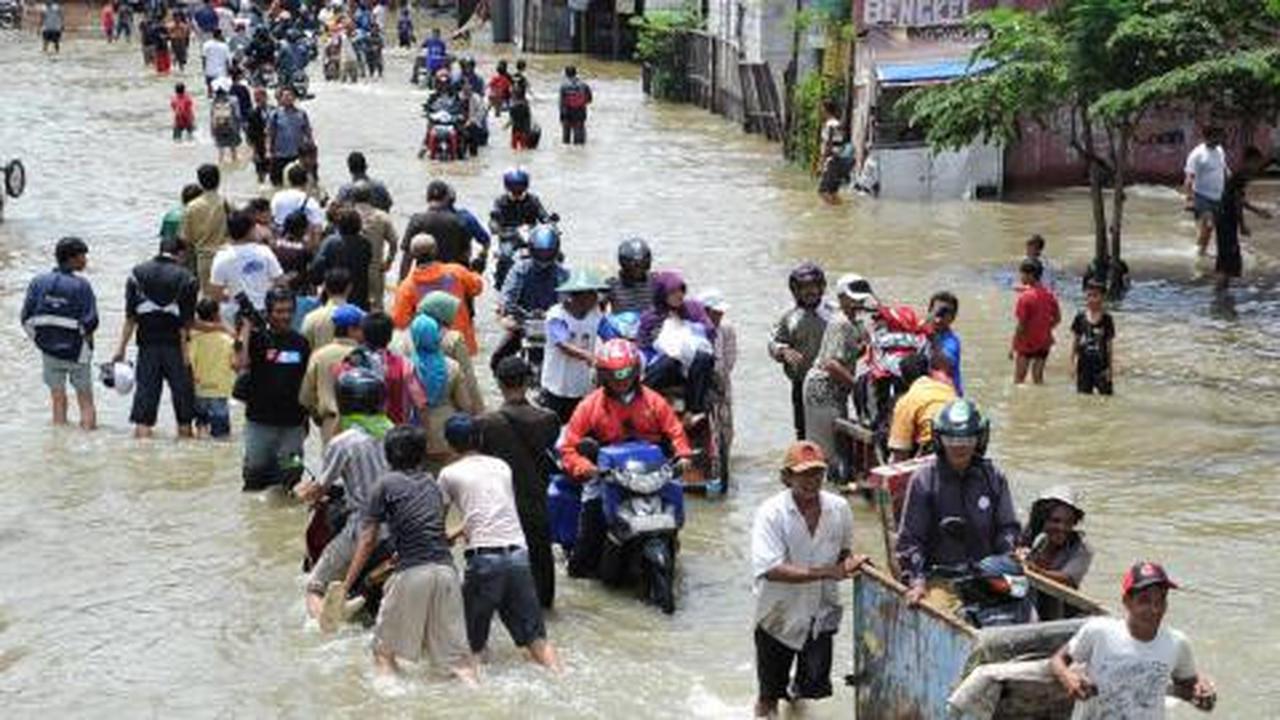 100 Hari, Jokowi pusing urus banjir dan macet
