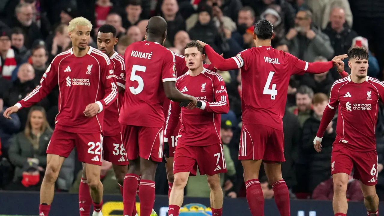 Skuad Liverpool merayakan gol Florian Wirtz ke gawang Newcastle di pekan ke-24 Liga Inggris 2025/2026 di Anfield, Minggu (01/02/2026) dini hari WIB.