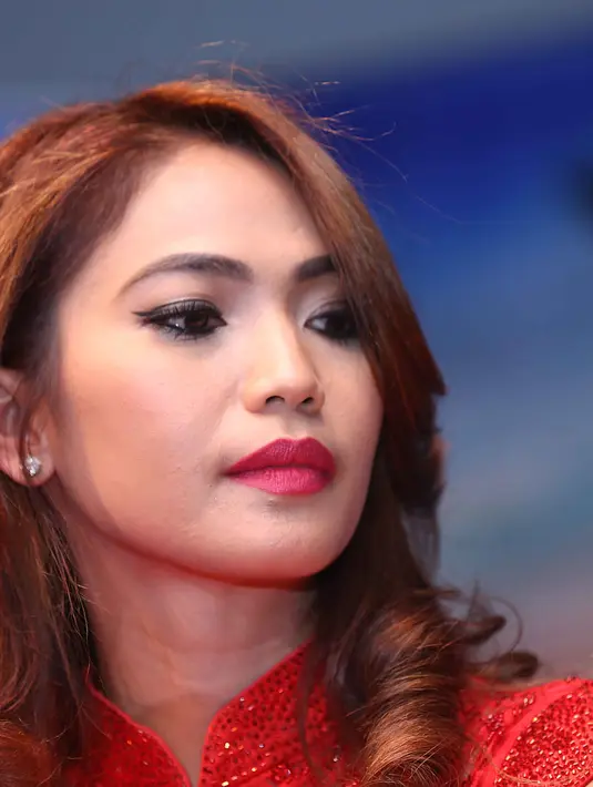 Kinaryosih sempat disinggung tentang menambah momongan anak. Kinaryosih pun masih berusaha mendidik anaknya dengan baik dan masih menikmati perannya sebagai ibu. (Nurwahyunan/Bintang.com)