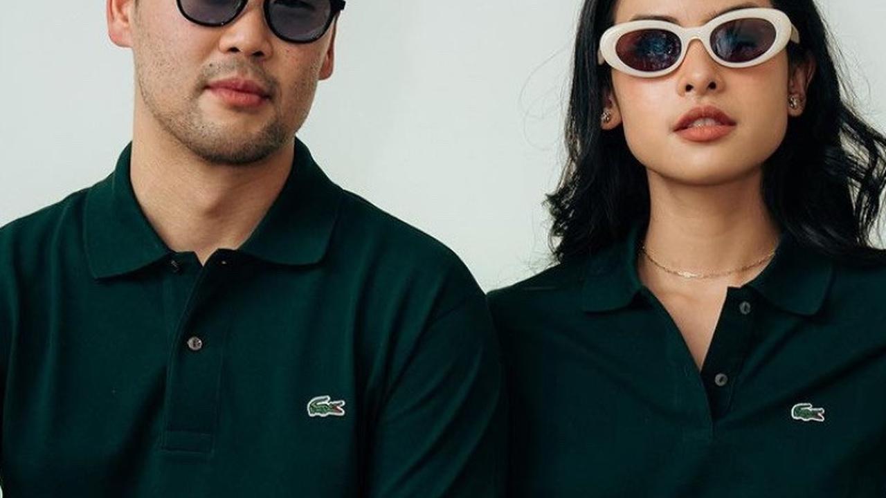 Saking supportifnya dengan sang istri Jesse sempat ikut jadi model busana bersama Maudy. Keduanya tampak keren dengan busana senada lengkap dengan aksesoris kacamata.