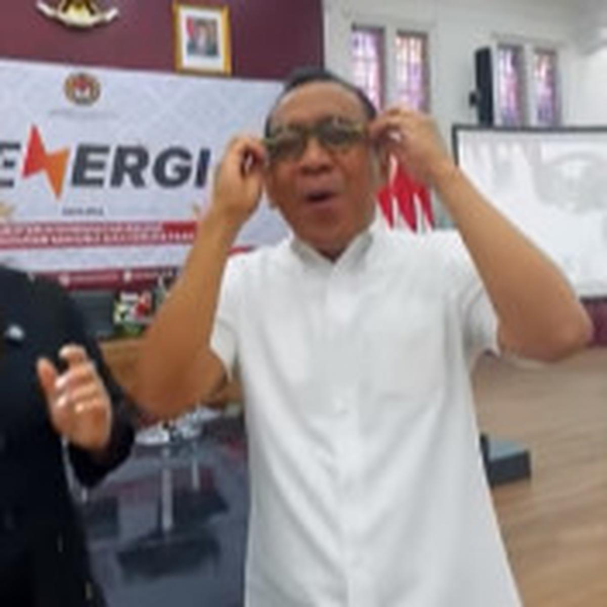 Begini Rasanya Menjajal Kaca Mata Unik Profesor Stella Bikin Menko Pratikno Merem Melek Terkaget-kaget