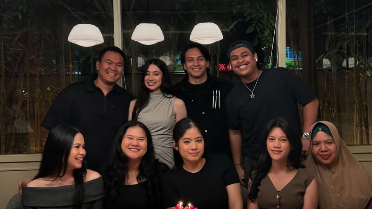 9 Potret Perayaan Ulang Tahun Jefri Nichol ke-26, Pamer Momen Mesra dengan Ameera Khan