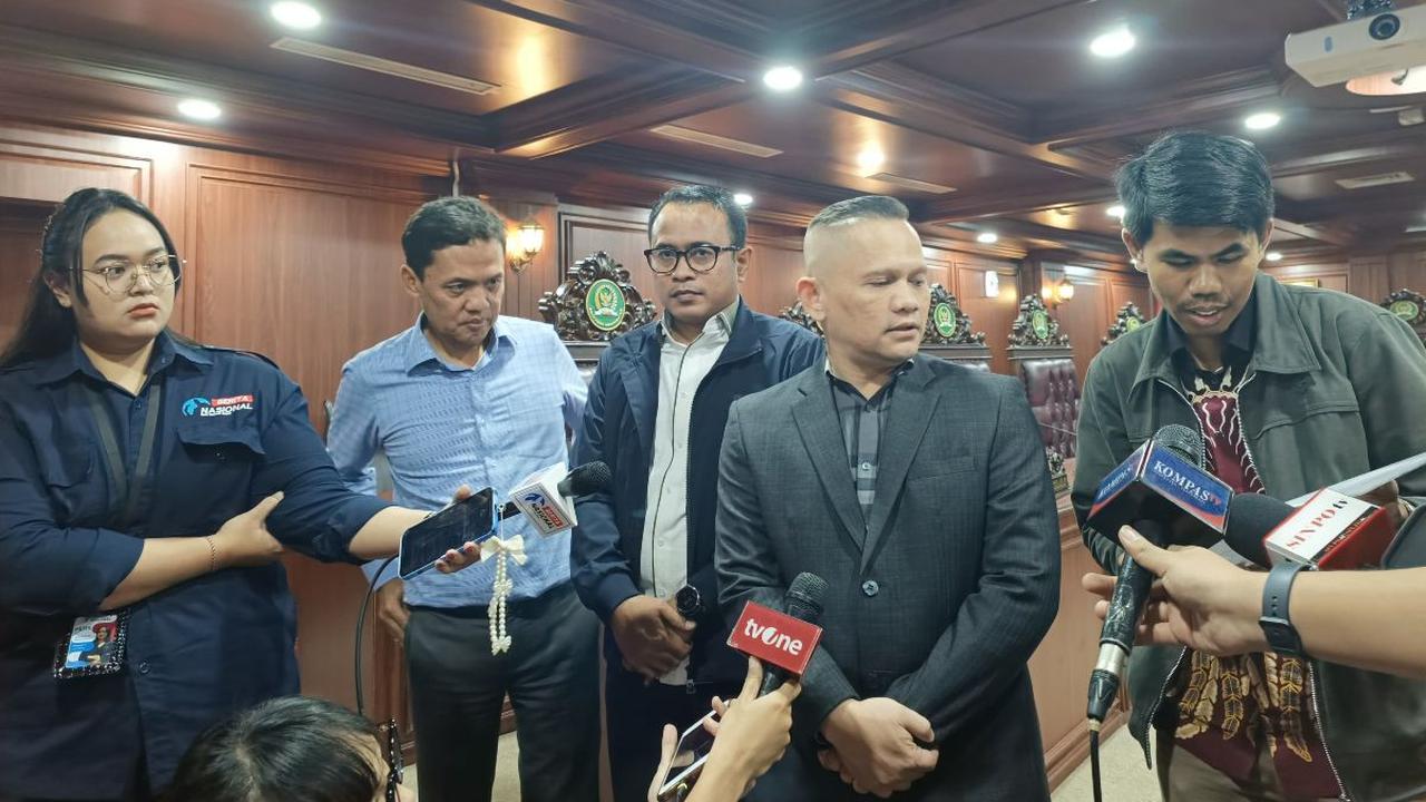 Sebelumnya, M Azhari melaporkan Bamsoet ke MKD.