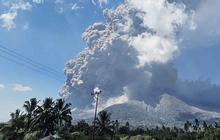FOTO: Erupsi Dahsyat Gunung  Lewotobi Laki-Laki, Kolom Abu Capai 18 Kilometer