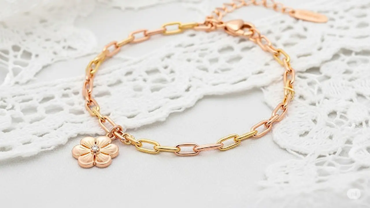 Gelang Rantai Kombinasi Warna Rose Gold dan Yellow Gold dengan Liontin Bunga