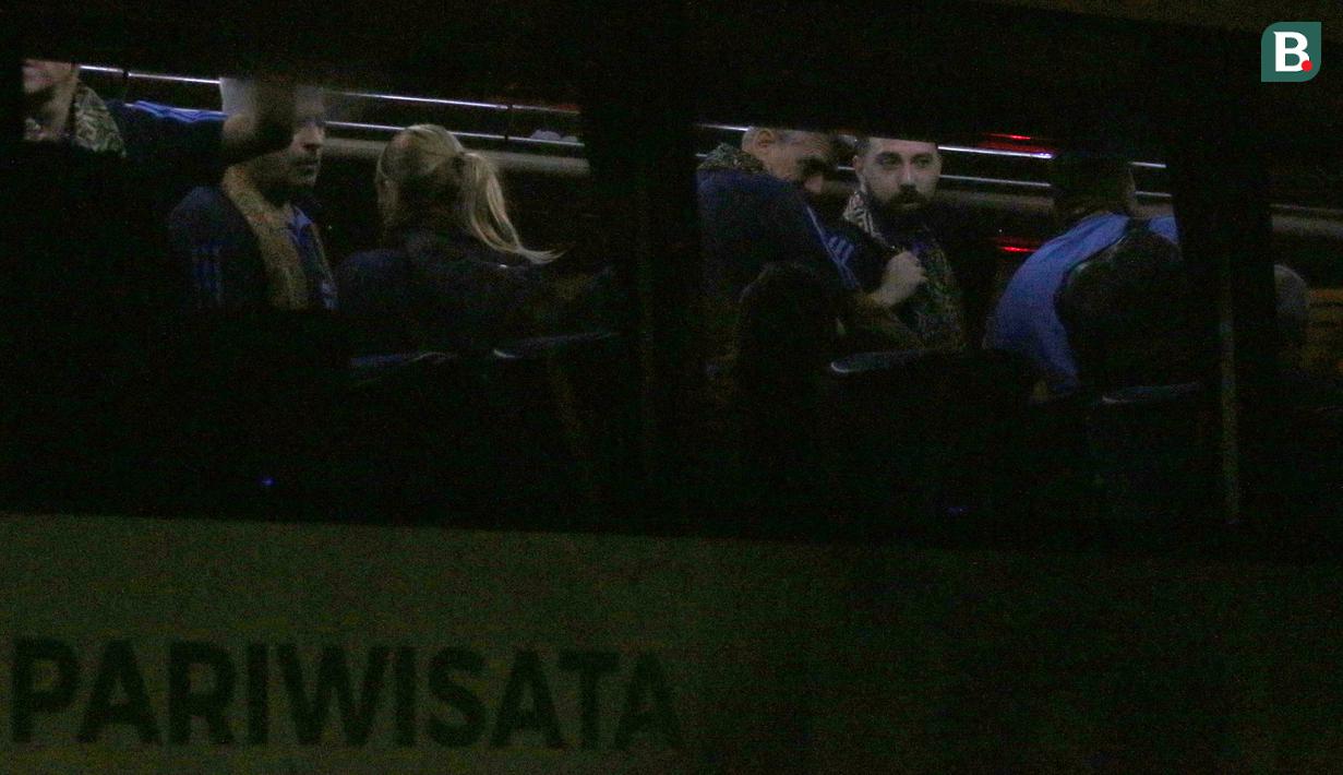 Suasana rombongan Timnas Argentina saat tiba di Hotel Fairmont, Jakarta, Jumat (16/6/2023) malam WIB. (Bola.com/Bagaskara Lazuardi)