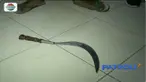 Pelaku yang masih di bawah umur tersebut dibekuk setelah petugas mendengar teriakan korbannya.